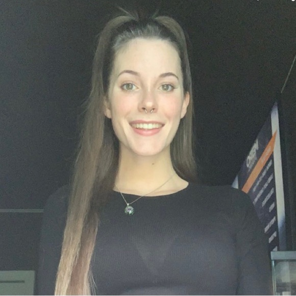 Meet your Posher, Kaylee - Picture 2 of 3